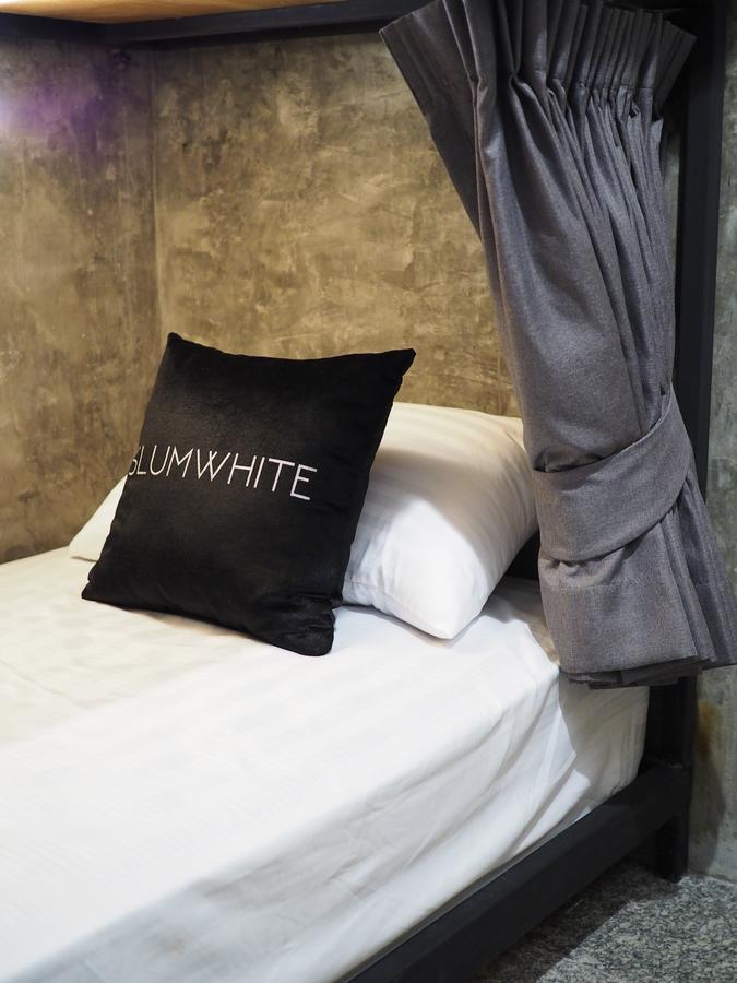 Slumwhite Hostel Bangkok Exterior photo